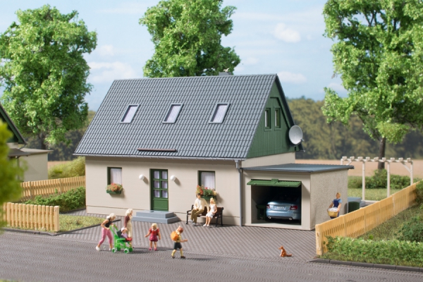 Detached house with garage<br /><a href='images/pictures/Auhagen/11454 (1).jpg' target='_blank'>Full size image</a>